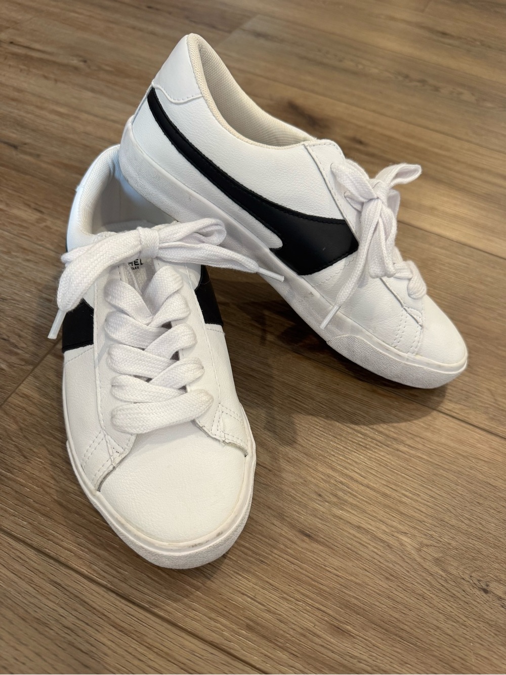 Rachel Zoe genuine leather low-top sneakers